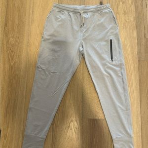 Vuori Sunday Performance Joggers Size L